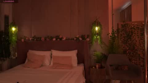 Snapshot of smiley_mia_ chatting on September 24, 5:11 am Mia online show from September 24, 5:11 am