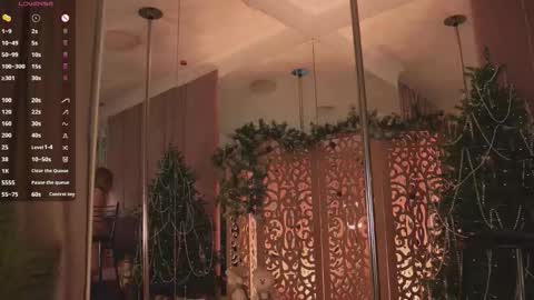 Snapshot of smiley_mia_ chatting on December 22, 5:54 pm Mia online show from December 22, 5:54 pm