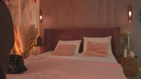 Snapshot of smiley_mia_ chatting on February 27, 5:07 am Mia online show from February 27, 5:07 am