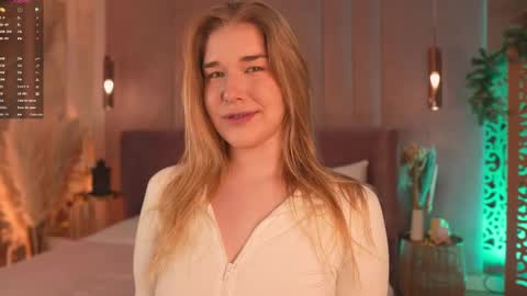 Snapshot of smiley_mia_ chatting on March 1, 5:09 am Mia online show from March 1, 5:09 am