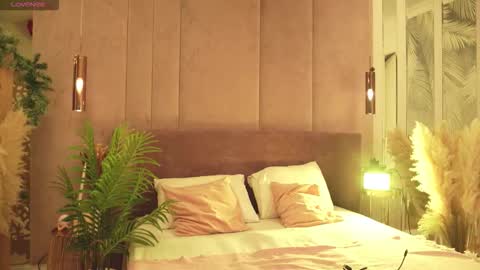 Snapshot of smiley_mia_ chatting on March 15, 5:13 am Mia online show from March 15, 5:13 am