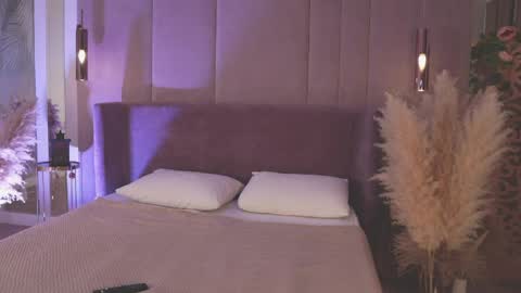 Snapshot of smiley_mia_ chatting on April 14, 5:46 am Mia online show from April 14, 5:46 am