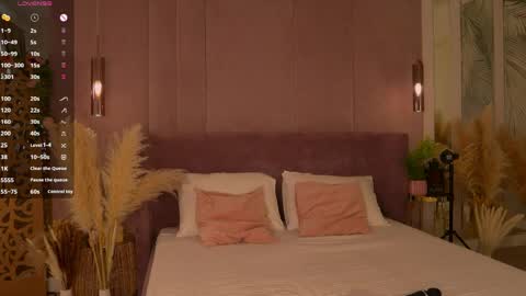 Snapshot of smiley_mia_ chatting on May 20, 5:24 am Mia online show from May 20, 5:24 am
