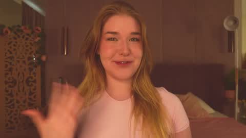 Snapshot of smiley_mia_ chatting on May 27, 5:37 am Mia online show from May 27, 5:37 am