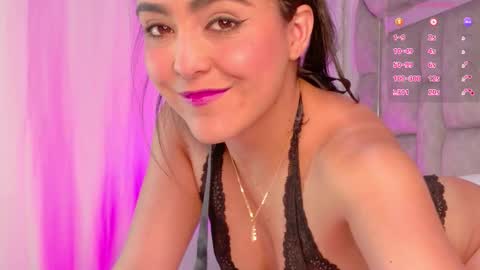 Snapshot of smiling__girl chatting on January 18, 1:15 pm online show from January 18, 1:15 pm