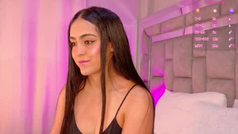 Snapshot of smiling__girl chatting on February 16, 5:09 pm online show from February 16, 5:09 pm