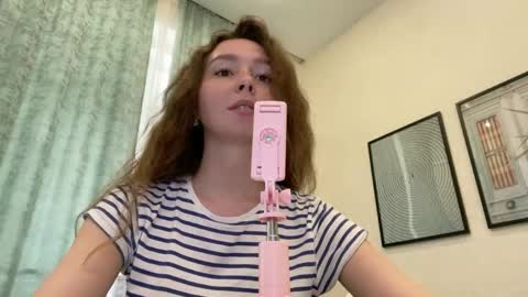 Snapshot of smiling_riddle chatting on April 14, 8:31 am smiling_riddle online show from April 14, 8:31 am