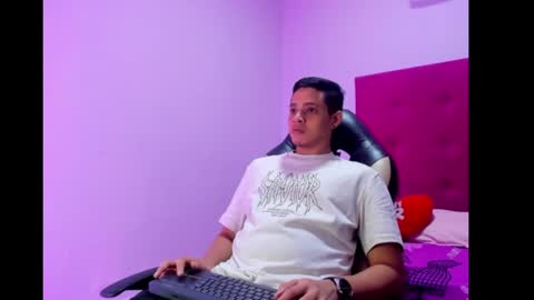 smith_taylor7 online show from January 12, 2:45 am