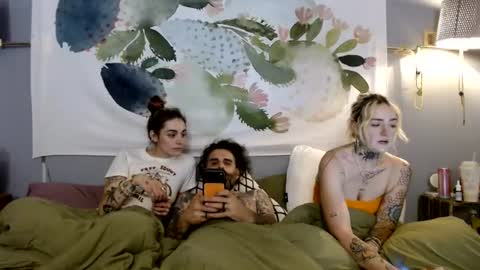 smorethanfriends online show from June 15, 6:26 am