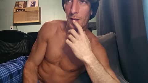 Snackyyyy online show from March 1, 3:19 am