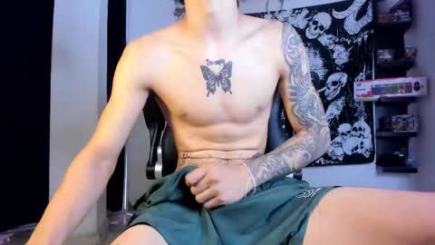 Snapshot of snakebutterfly chatting on March 4, 3:18 pm snakebutterfly online show from March 4, 3:18 pm