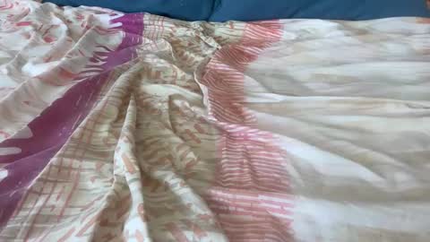 Snapshot of sneakkyuk chatting on December 17, 10:43 am sneakkyuk online show from December 17, 10:43 am