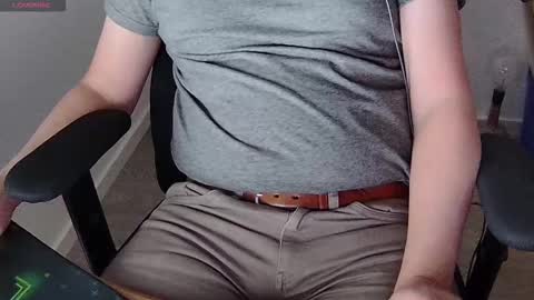 Snapshot of sneakybill82 chatting on November 21, 11:47 pm Sneakybill online show from November 21, 11:47 pm