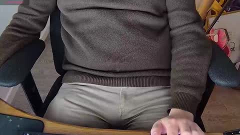 Snapshot of sneakybill82 chatting on January 5, 9:18 pm Sneakybill online show from January 5, 9:18 pm