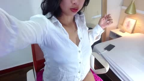 Snapshot of sneakyy_fantasy chatting on December 4, 4:10 am Hellen  online show from December 4, 4:10 am