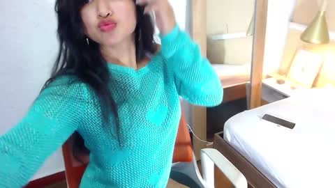 Snapshot of sneakyy_fantasy chatting on December 19, 3:51 am Hellen  online show from December 19, 3:51 am