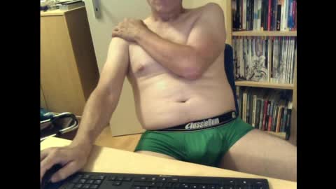Snapshot of sneaxfreund chatting on June 6, 11:09 pm sneaxfreund online show from June 6, 11:09 pm
