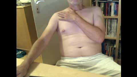 Snapshot of sneaxfreund chatting on June 24, 12:31 am sneaxfreund online show from June 24, 12:31 am