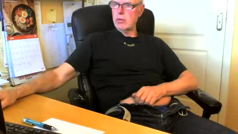 Snapshot of snickarn335731 chatting on April 8, 1:11 pm snickarn335731 online show from April 8, 1:11 pm