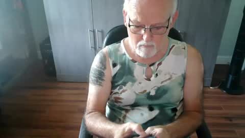 Snapshot of snobird1957 chatting on August 6, 7:49 pm snobird1957 online show from August 6, 7:49 pm