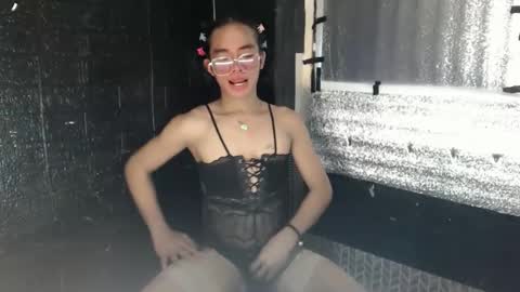 Snapshot of snoky_serna chatting on May 18, 4:18 am snoky_serna online show from May 18, 4:18 am