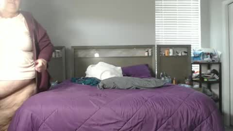 Snapshot of snoqueen954321 chatting on March 8, 4:06 pm Snoqueen online show from March 8, 4:06 pm