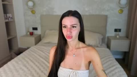 Snapshot of snow_whiteeex chatting on July 15, 5:23 am snow_whiteeex online show from July 15, 5:23 am