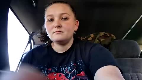 Snapshot of snowbunny_max chatting on March 2, 6:04 pm snowbunny_max online show from March 2, 6:04 pm