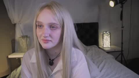 Ellie online show from May 22, 5:25 am