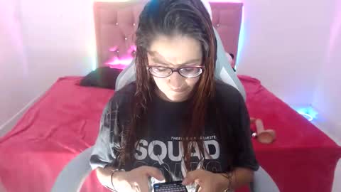 Snapshot of snowhot_69 chatting on March 30, 12:33 am snowhot_69 online show from March 30, 12:33 am