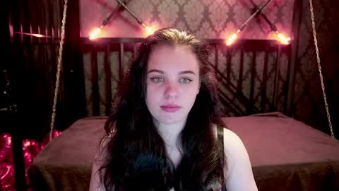 Snapshot of snowwhite_bella chatting on April 25, 7:11 pm snowwhite_bella online show from April 25, 7:11 pm