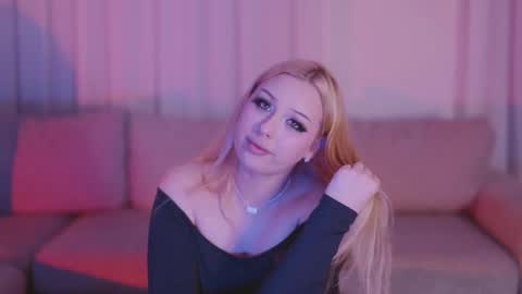 Snowy Bubbles online show from January 13, 1:11 am