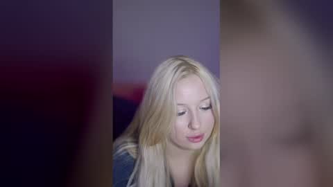 Snapshot of snowyphoenix chatting on March 20, 10:58 pm Snowy Bubbles online show from March 20, 10:58 pm