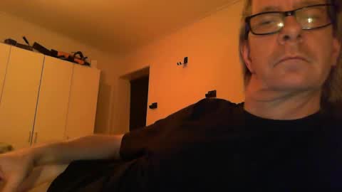 Snapshot of snub71 chatting on February 23, 7:17 pm snub71 online show from February 23, 7:17 pm