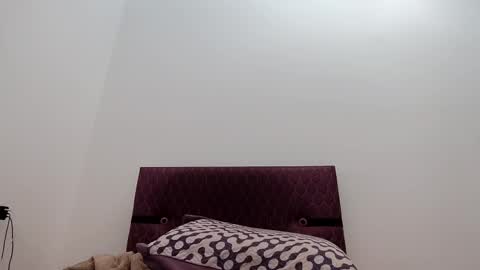 Snapshot of so_love_it chatting on December 23, 8:33 am so_love_it online show from December 23, 8:33 am