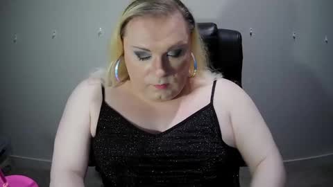 Pink  Pretty online show from May 23, 4:07 am