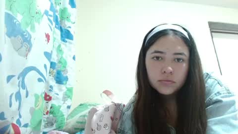 Snapshot of soffia_4 chatting on May 19, 6:58 pm soffia_4 online show from May 19, 6:58 pm