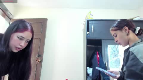 Snapshot of soffia_4 chatting on May 27, 5:32 pm soffia_4 online show from May 27, 5:32 pm