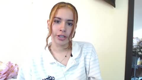Snapshot of soffia_4 chatting on May 31, 7:26 pm soffia_4 online show from May 31, 7:26 pm