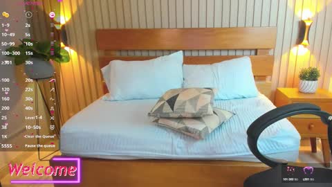 Help me achieve 100 thumbs up  online show from December 4, 9:07 am