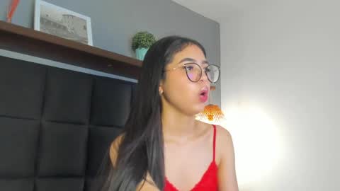 Snapshot of sofi_alix chatting on April 5, 8:06 pm S O F I online show from April 5, 8:06 pm