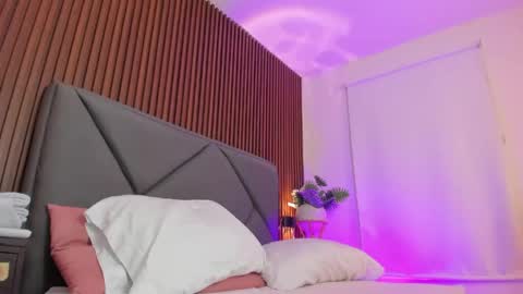 Snapshot of sofi_alix chatting on April 16, 9:39 pm S O F I online show from April 16, 9:39 pm