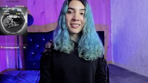 Snapshot of sofi_pretty_uwu_ chatting on December 4, 9:07 am SOFIA online show from December 4, 9:07 am