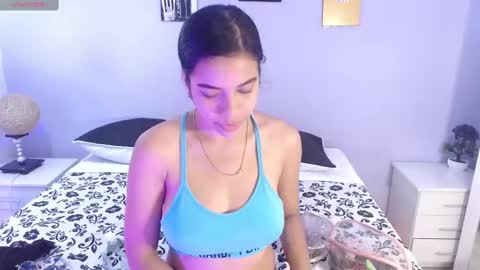 Snapshot of sofi_smith02 chatting on December 9, 7:39 pm sofi smith online show from December 9, 7:39 pm