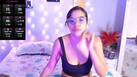 Snapshot of sofi_smith02 chatting on December 19, 9:49 pm sofi smith online show from December 19, 9:49 pm