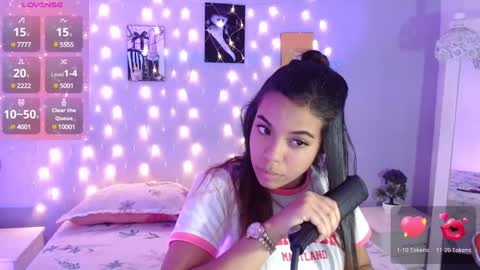 Snapshot of sofi_smith02 chatting on January 6, 9:43 pm sofi smith online show from January 6, 9:43 pm