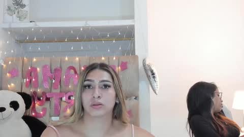 Snapshot of sofi_smith02 chatting on January 19, 3:32 pm sofi smith online show from January 19, 3:32 pm