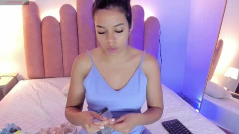 Snapshot of sofi_smith02 chatting on February 18, 7:30 pm sofi smith online show from February 18, 7:30 pm