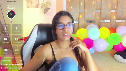 Snapshot of sofi_smith02 chatting on March 9, 10:19 pm sofi smith online show from March 9, 10:19 pm