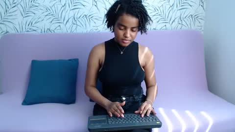 Snapshot of sofi_z chatting on December 23, 3:55 pm Sofi online show from December 23, 3:55 pm